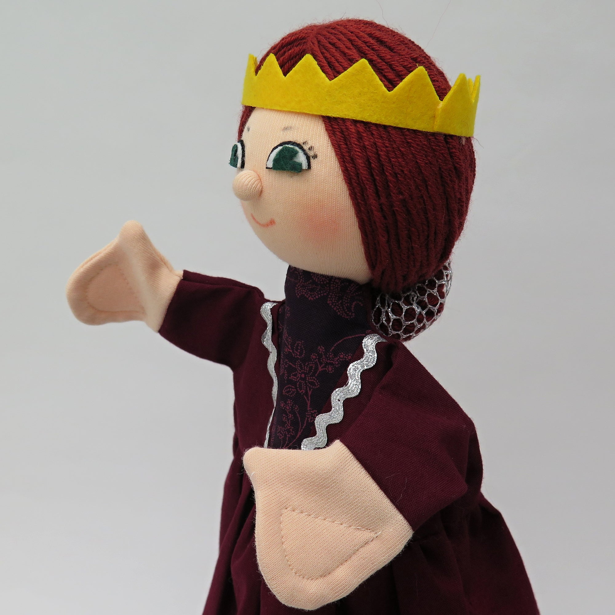 Maňásek na ruku Královna Isabel 28 cm