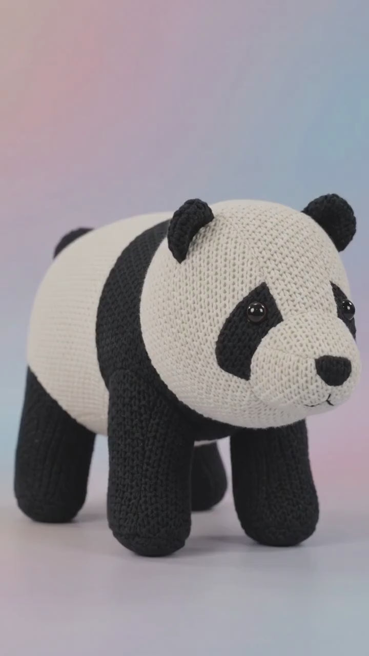 Háčkovaná panda 52 cm